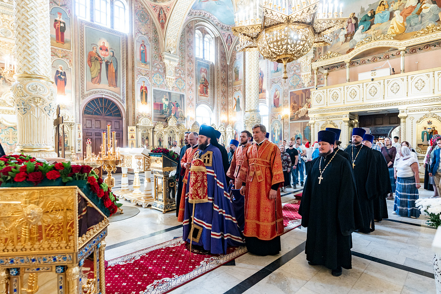 Божественная литургия во Всехсвятском храме города Серпухова